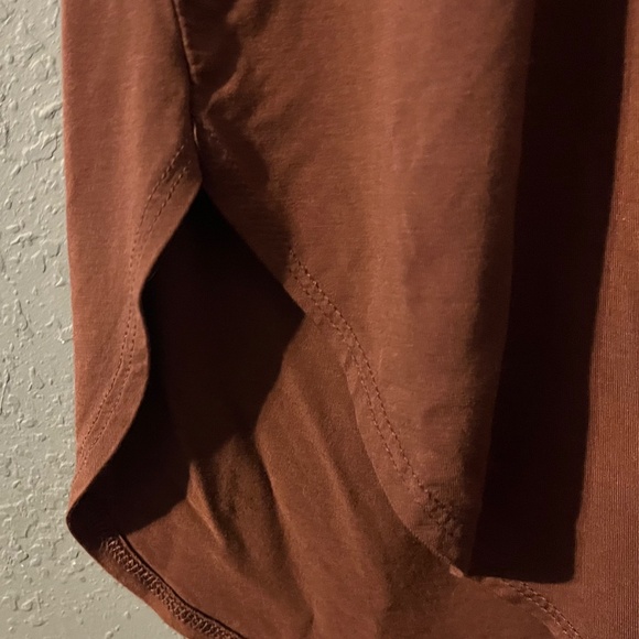 Emma’s Closet Boutique Crew Top Women’s Size Large Brown Short Sleeve NWOT - Picture 3 of 6